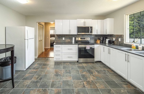 Calgary House | H@Home 5BR2BTH entire house close to YYC/Deerfoot Mall