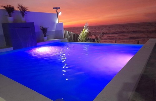 Punta Sal Hotel | Hab21 Hotel in front of the sea, ideal to enjoy the sun and relax with Wifi and AC