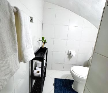 Barrios Unidos House | Habitación doble con entrada independiente y baño privado