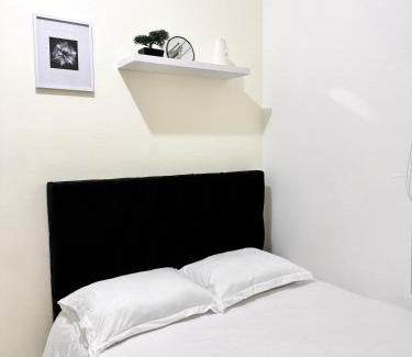 Barrios Unidos House | Habitación doble con entrada independiente y baño privado