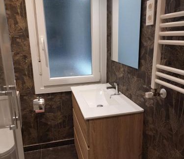 Iralabarri House | Habitación en apartamento con zonas comunes compartida H3