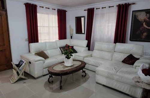 La Caleta Bed & Breakfast | HABITACION A 5 MINUTOS DEL AEROPUERTO