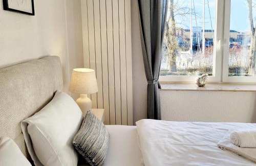 Boostedt Apartment | Hafenromantik pur - Exklusive Ferienwohnung mit erstklassigem Blick von "Momentic"