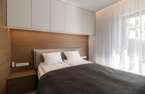 Brynow Apartment | Hajmat Deluxe Katowice by Aparo - Nowoczesny Apartament, Bezpłatny Parking, Klimatyzacja, Taras, Dolina Trzech Stawów, Muchowiec, Centrum Katowic, Plac Zabaw, Przyjazny Zwierzętom