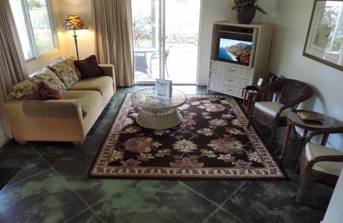 Poipu House | Hale Pua Villa - Hibiscus Suite
