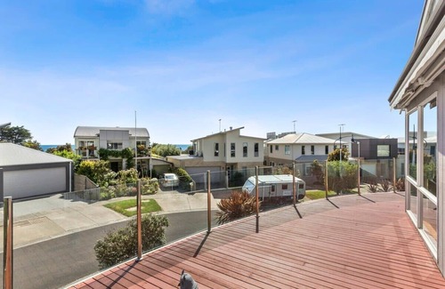 Indented Head House | Half Moon Bay Hideaway: 1 min walk to foreshore