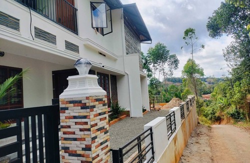 Devikolam House | Half Moon
