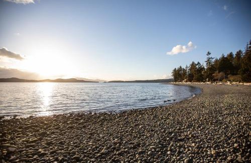 Halfmoon Bay House | Halfmoon Haven Beach Cottage or Oceanview Suite