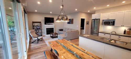Port Renfrew Apartment | Halibut Hideaway