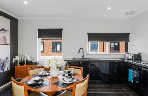Adelaide Central Business District House | Halifax Muse Pet Friendly Townhouse
