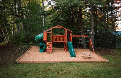 Algonquin Highlands House | Halls Lake Resort Luxury Cottage