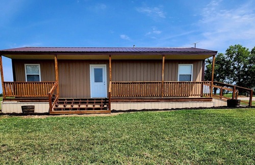 Fort Scott Cabin | Hammond Hideaway, Lovely cabin 12 miles north of Fort Scott.