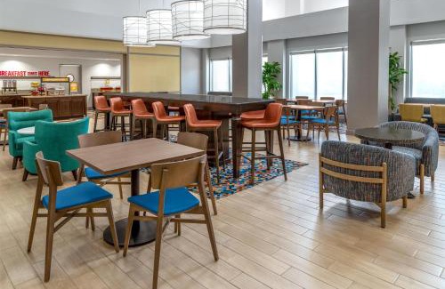 Coconut Creek Hotel | Hampton Inn and Suites Coconut Creek