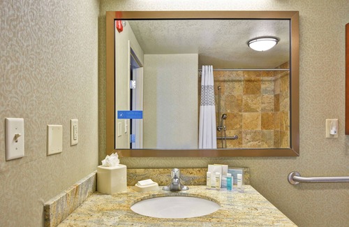 New Hartford Hotel | Hampton Inn and Suites New Hartford/Utica