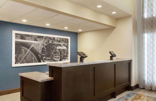 Bentonville - Fayetteville Hotel | Hampton Inn and Suites Springdale