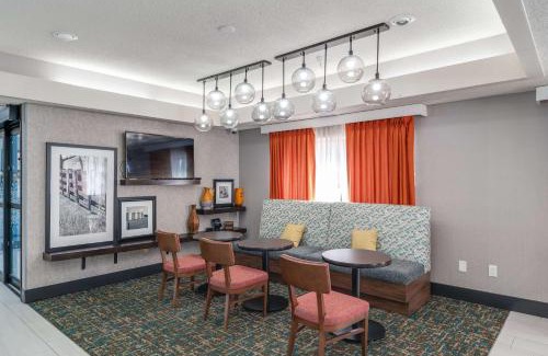 Bloomington Hotel | Hampton Inn Bloomington West