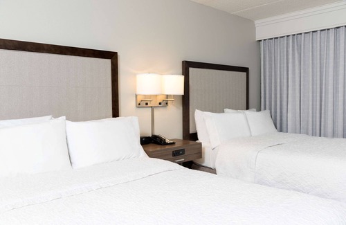 Colgate Hotel | Hampton Inn by Hilton Milwaukee Northwest