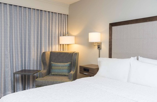 Colgate Hotel | Hampton Inn by Hilton Milwaukee Northwest
