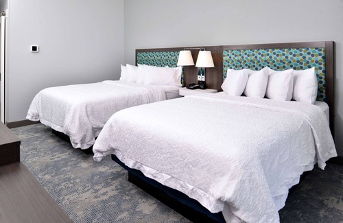 Cedar Falls Community Main Street Hotel | Hampton Inn Cedar Falls Downtown