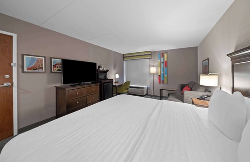 Franklin Hotel | Hampton Inn Franklin/Milford