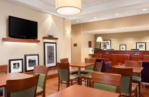 Geneva Hotel | Hampton Inn Geneva