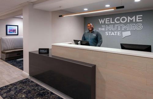 Windsor Hotel | Hampton Inn Hartford Airport