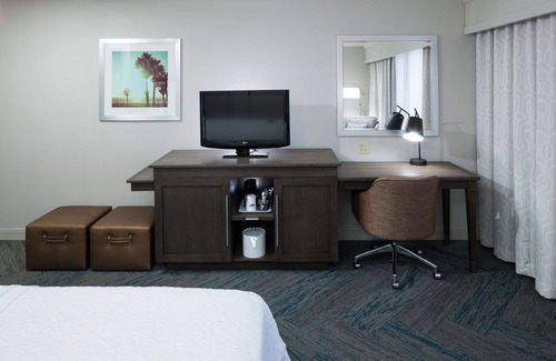 Southwest Anaheim Hotel | Hampton Inn Los Angeles-Orange County-Cypress