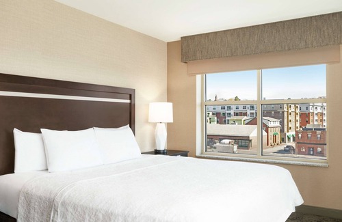 Downtown Portland Hotel | Hampton Inn Portland Downtown - Waterfront
