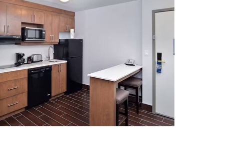 Banff Trail Hotel | Hampton Inn & Suites By Hilton Calgary- University Northwest