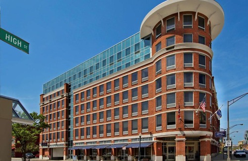 Arena District Hotel | Hampton Inn & Suites Columbus-Downtown, Ohio