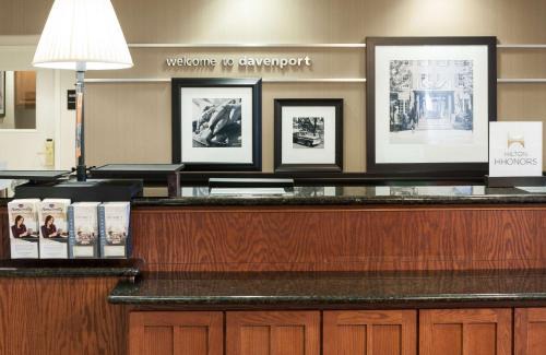 Quad Cities Hotel | Hampton Inn & Suites Davenport