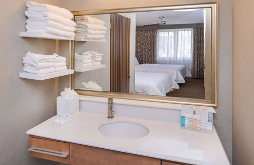 Highland Hotel | Hampton Inn & Suites Denver-Speer Boulevard