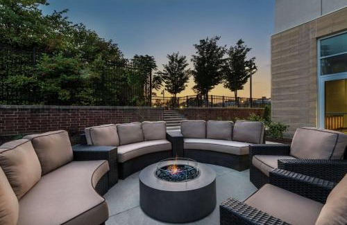 West Central Hotel | Hampton Inn & Suites Fort Wayne Downtown