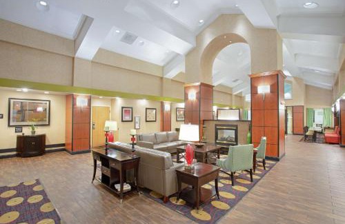 Merriam Hotel | Hampton Inn & Suites Kansas City-Merriam