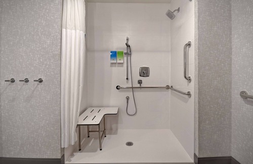 Las Vegas Hotel | Hampton Inn & Suites Las Vegas Convention Center - No Resort Fee