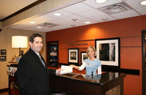 New Castle Hotel | Hampton Inn & Suites New Castle, PA