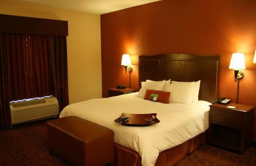 New Castle Hotel | Hampton Inn & Suites New Castle, PA