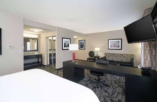 Roanoke Hotel | Hampton Inn & Suites Roanoke Airport