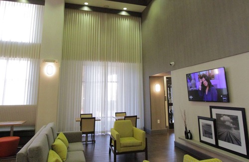 Seal Beach Hotel | Hampton Inn & Suites Seal Beach