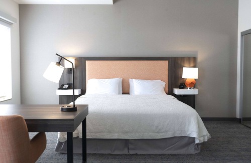 Seal Beach Hotel | Hampton Inn & Suites Seal Beach