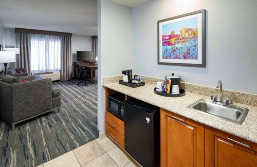 St. Louis Hotel | Hampton Inn & Suites St. Louis at Forest Park