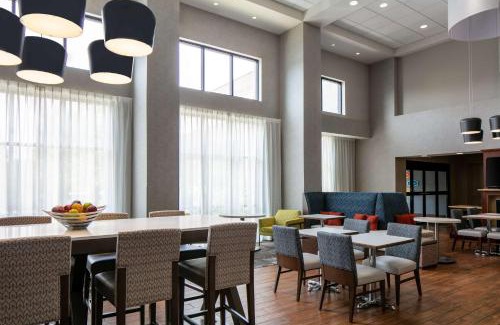 West Bend Hotel | Hampton Inn & Suites West Bend