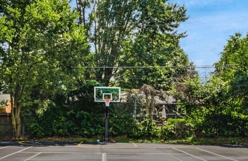 Northwest Columbus Apartment | Hancock Park Private 1 Bed with WIFI and Parking