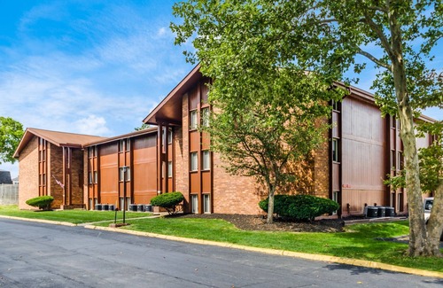 Northwest Columbus Apartment | Hancock Park Resort Style w/Pool, Parking & WIFI