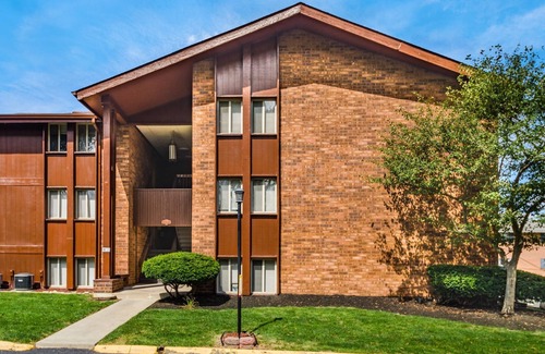 Northwest Columbus Apartment | Hancock Park Resort Style w/Pool, Parking & WIFI