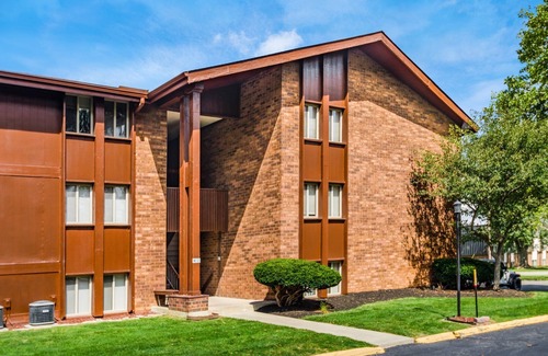 Northwest Columbus Apartment | Hancock Park Resort Style w/Pool, Parking & WIFI