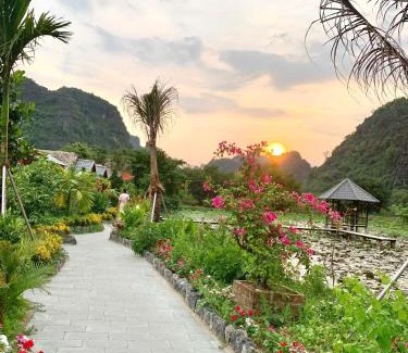 Hoa Lu Hotel | Hang Mua Luxury Homestay