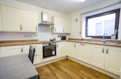 Hanham Apartment | Hanham Apartment Long Stay Discounts Sleep 9