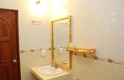 Dharavandhoo House | Hanifaru Transit Inn