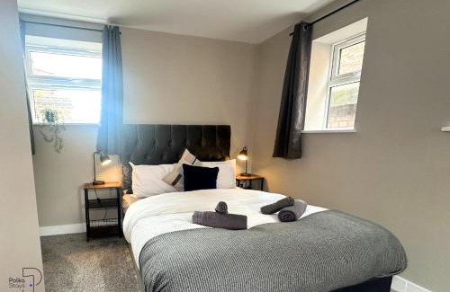 Stoke-on-Trent Apartment | Hanley, Stoke - Modern Spacious Apartments by PolkaStays